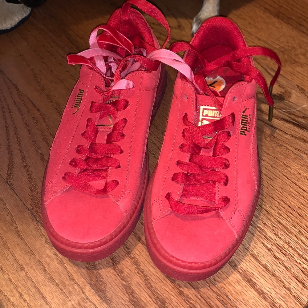 Two lace velvet lace up puma sneaker